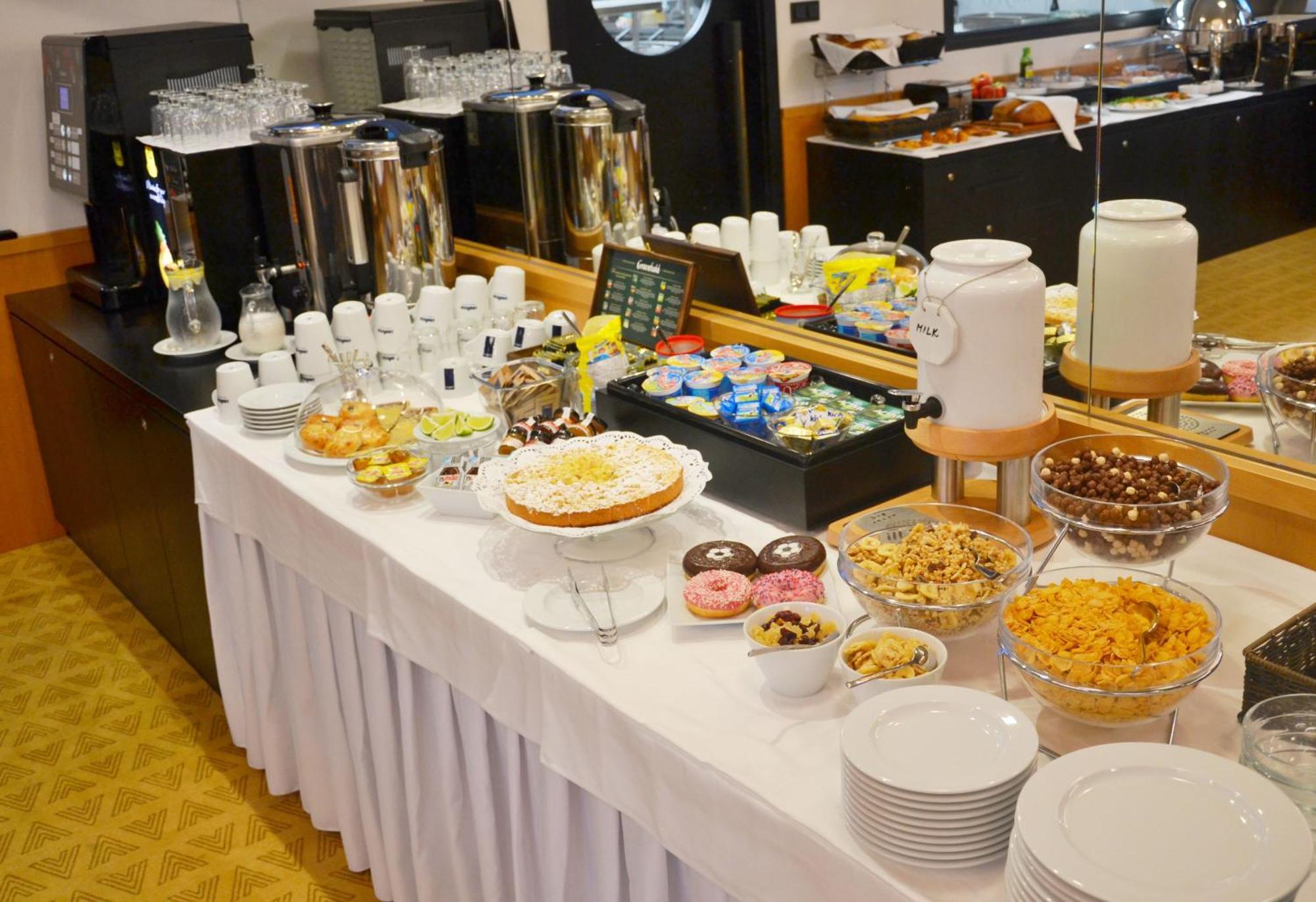 Hotel Rajka Valašské Meziříčí Zewnętrze zdjęcie